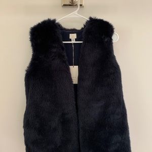 Navy faux fur vest (BNWT)